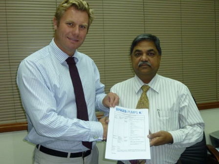 kuwait-agreement Signing of new distributor agreement (during recent visit between Ian Atkinson from Sykes Pumps and Mr K.K.Aggarwal, General Manager, Ali Alghanim & Sons Heavy Equipment)