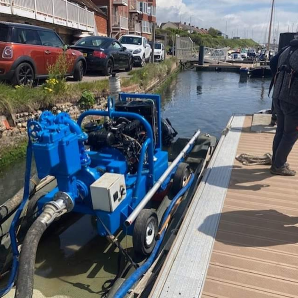 Temporary jetting pump cleans mooring at popular yacht club