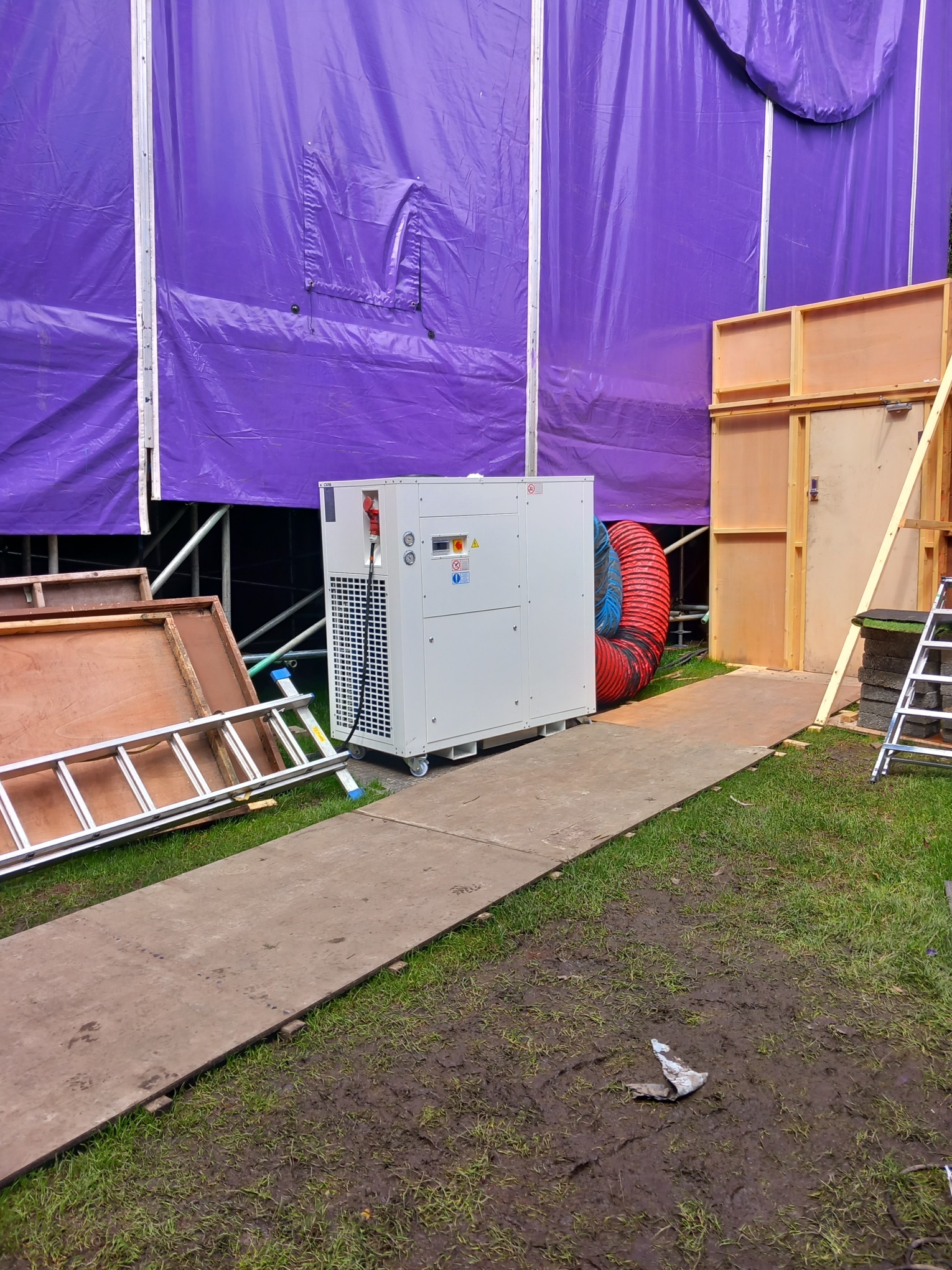 Comedic delights and comfortable nights! Adaptable cooling solutions for Edinburgh Fringe Festival